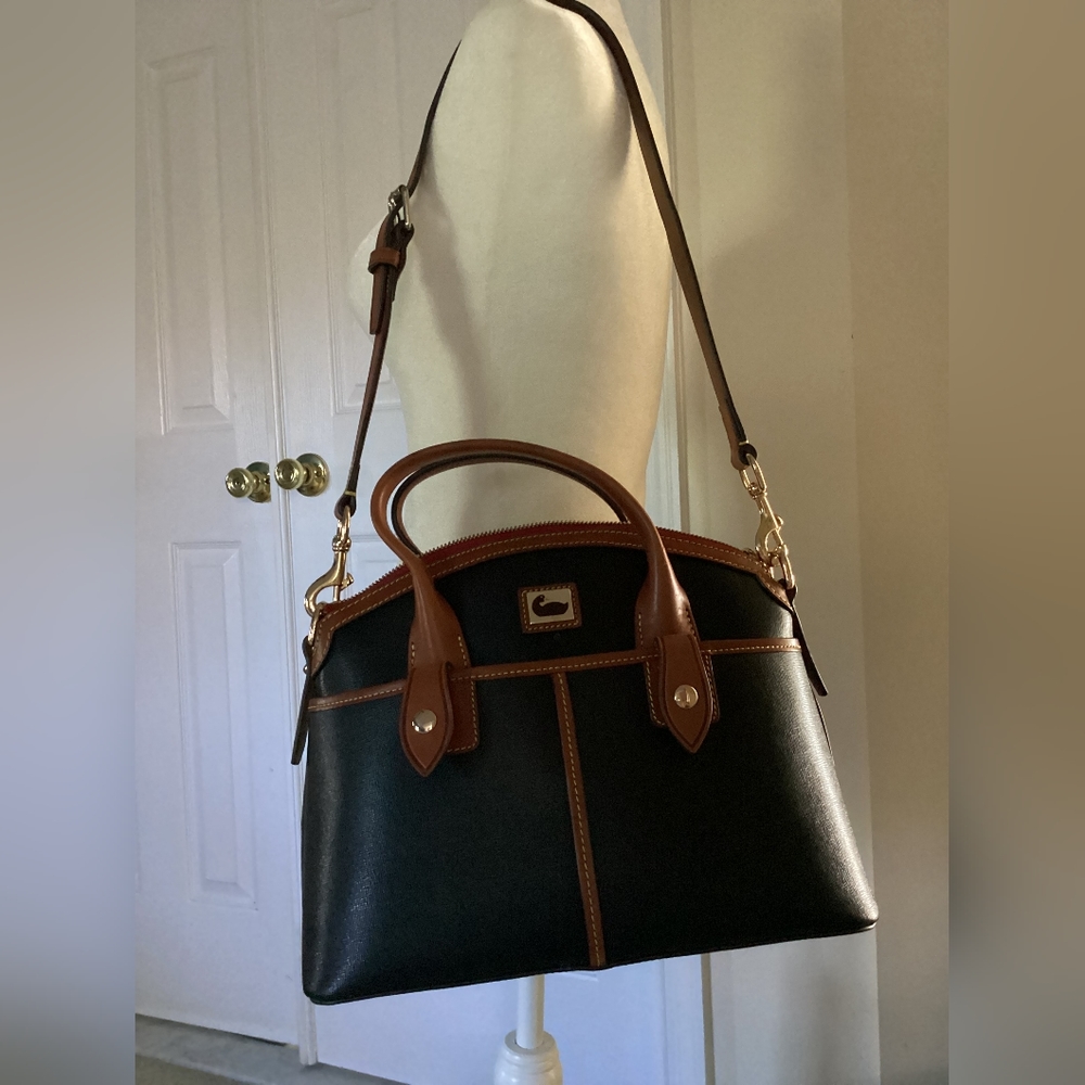 Dooney & Bourke, Pebble